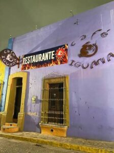 Pared del Café Iguana donde ocurrieron los atentados 